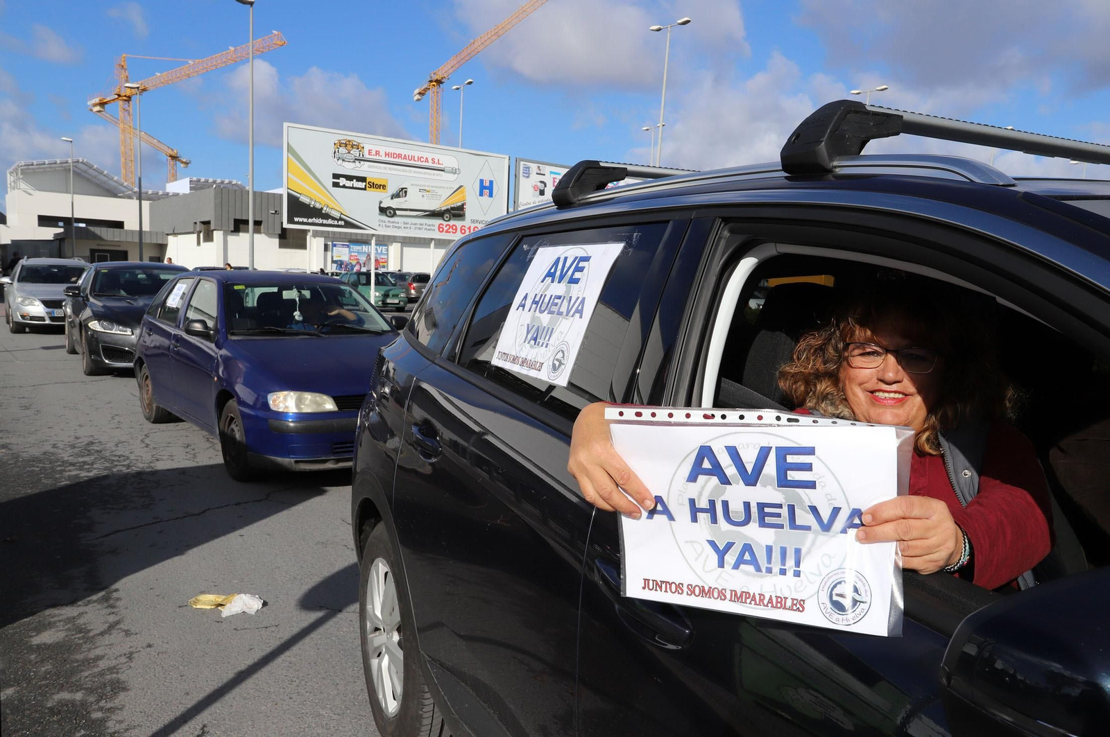 Imágenes de la caravana para reclamar la llegada del AVE a Huelva