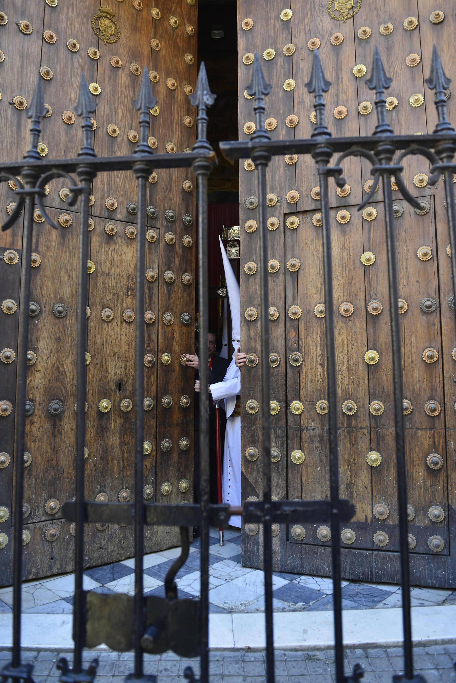 Salida de la Hermandad de la Cena