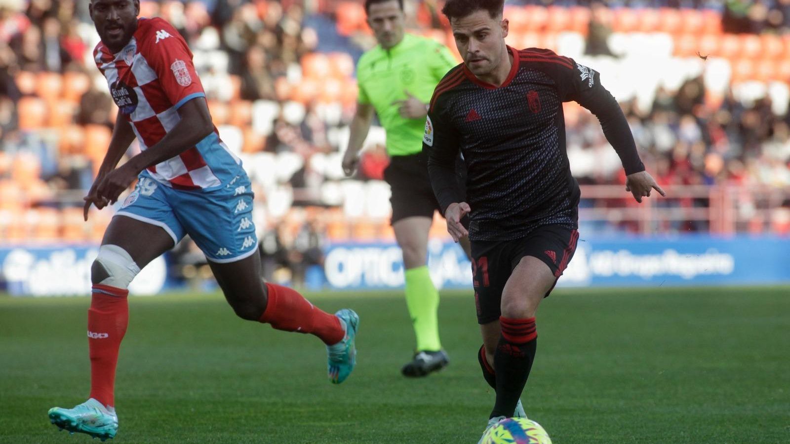 Un ataque del Granada CF en Lugo