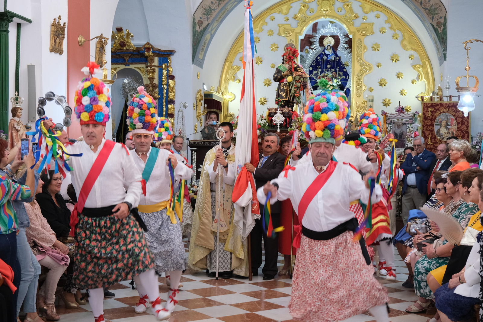Las imágenes de San Isidro y los danzantes de Fuente-Tójar