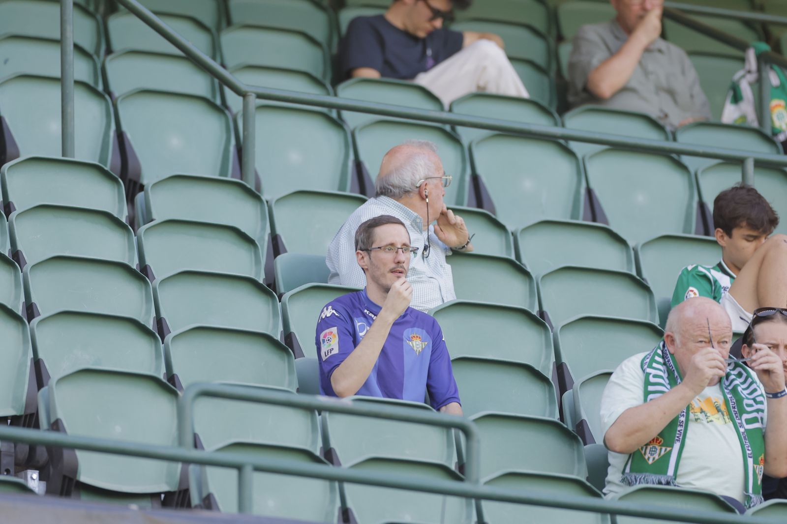 Búscate en la fotos del Betis-Sparta