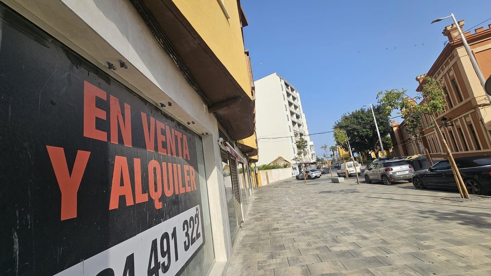 Un local en venta y alquiler en La Línea.