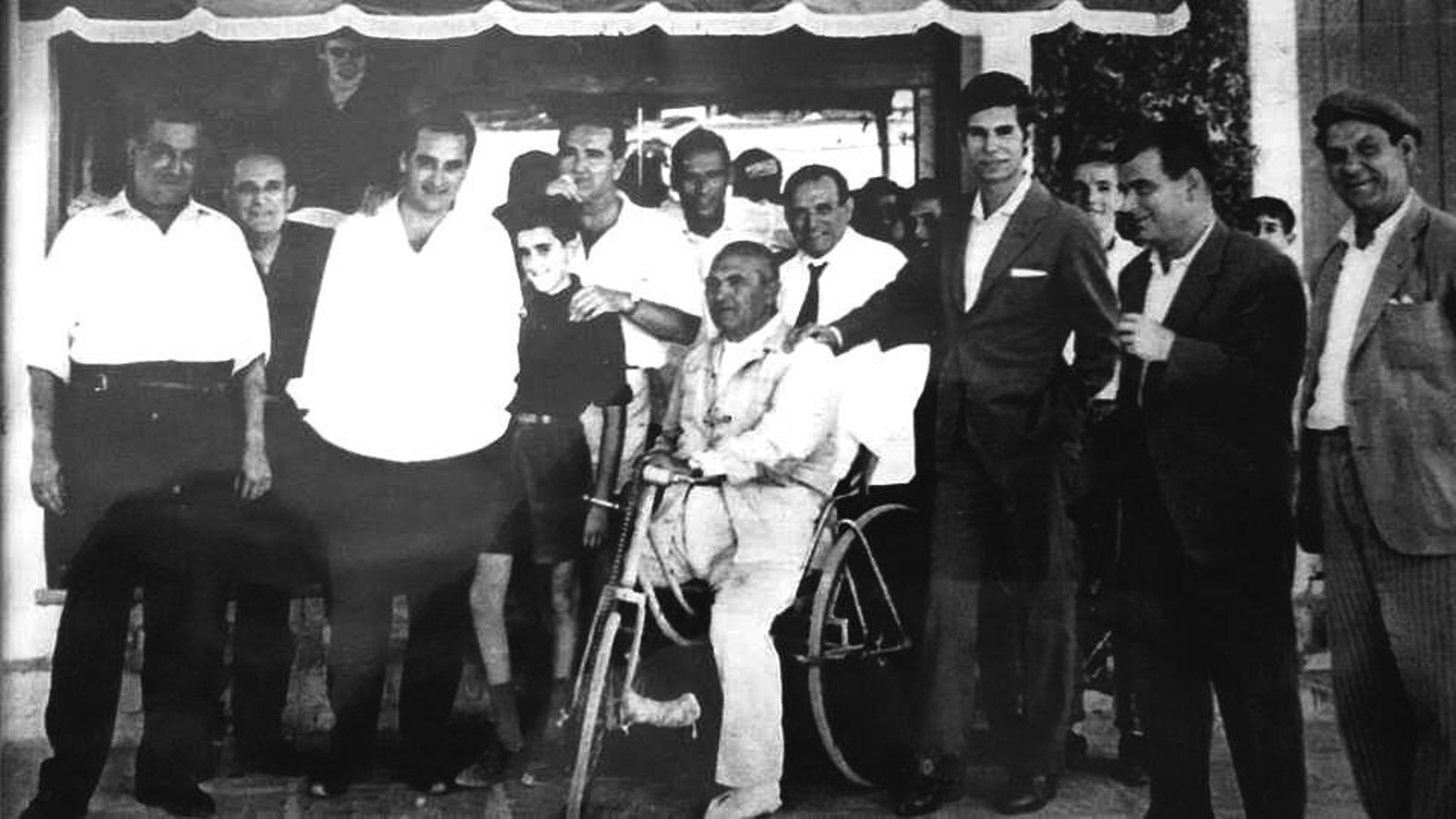 Una imagen de la primera etapa, con El Moro, en silla de ruedas, Rafael de Paula y Tío Pacote, a la derecha.