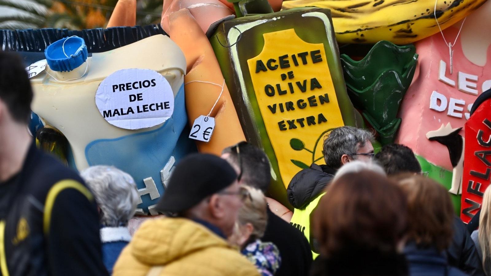Detalle del boquerón que recordaba la subida de los precios en la cesta de la compra.