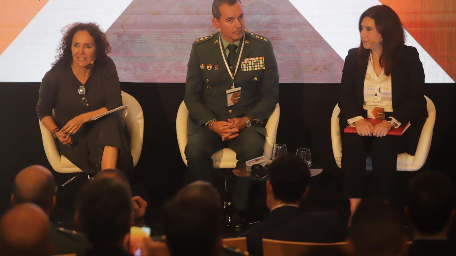 Rocío Ingelmo (Altadis), Fernando López-Rey (Guardia Civil) y Aurora Andrés (Fiscalía), durante el debate.