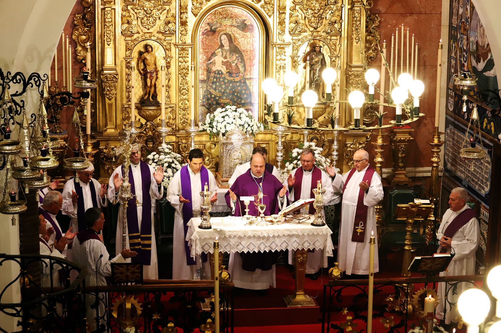 Imágenes del funeral de Bienvenido González, hermano mayor de la Cinta