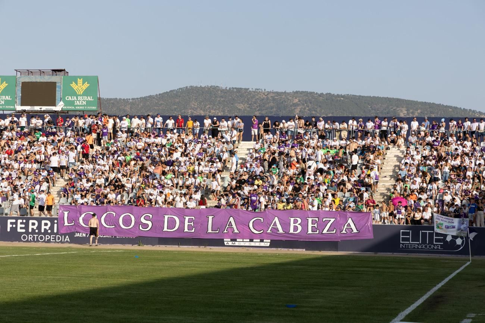 Pancarta de Orgullo Lagarto en el último partido del play off ante el Atlético Central.