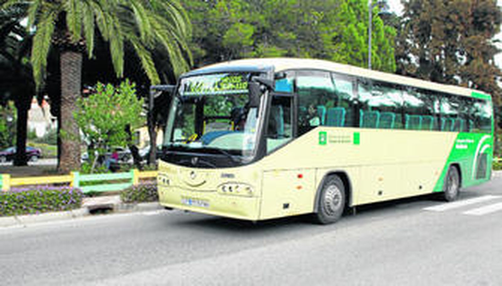 El autobús de Algeciras-Los Barrios sale de una de las paradas del municipio barreño.