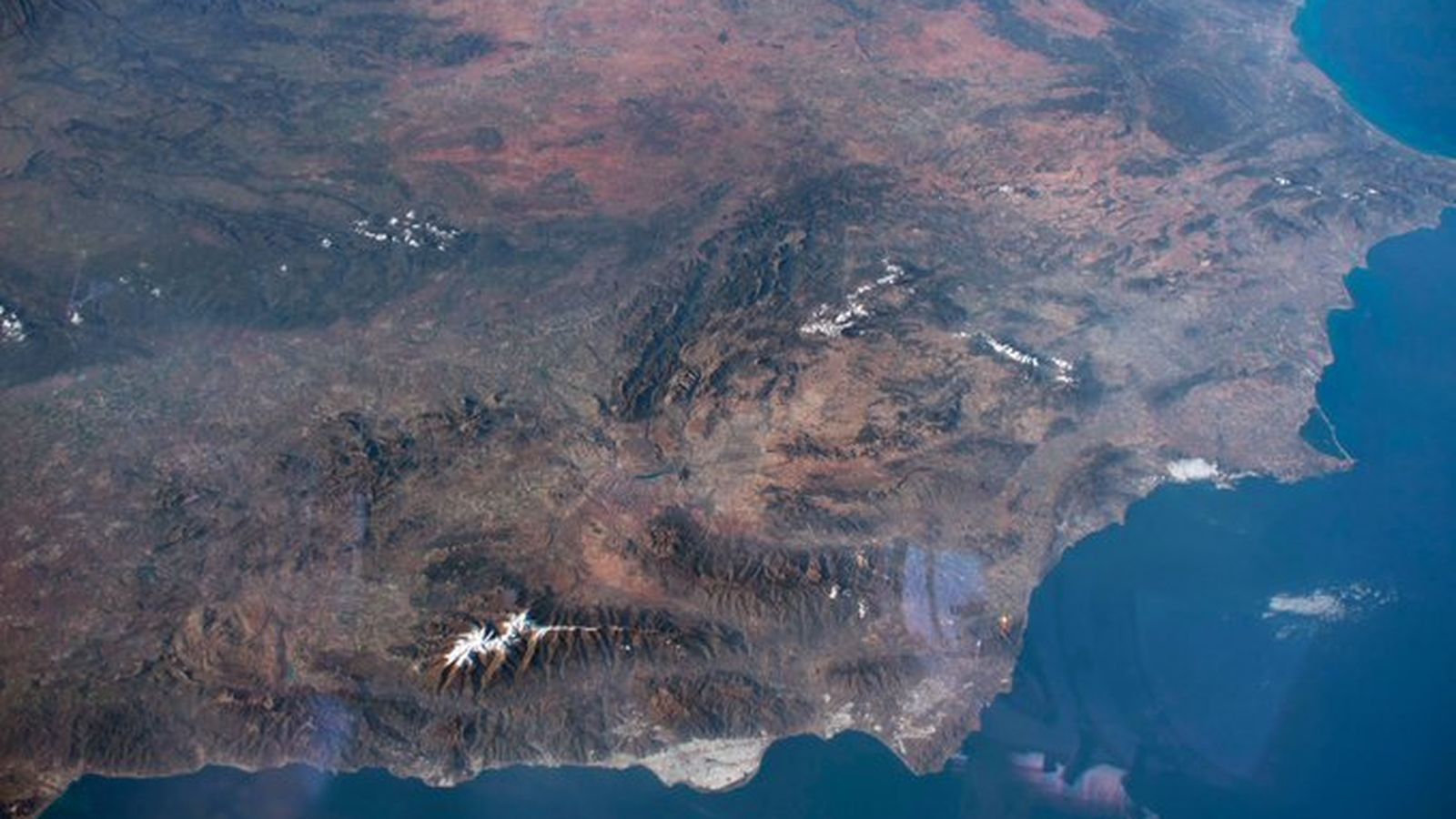 En la imagen se puede apreciar la nieve de Sierra Nevada.