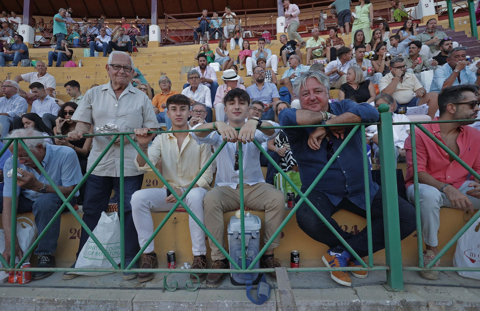 Búscate en la Plaza de Toros 'El Arenal' durante la novilla mixta con picadores del sábado de la Feria de La Línea