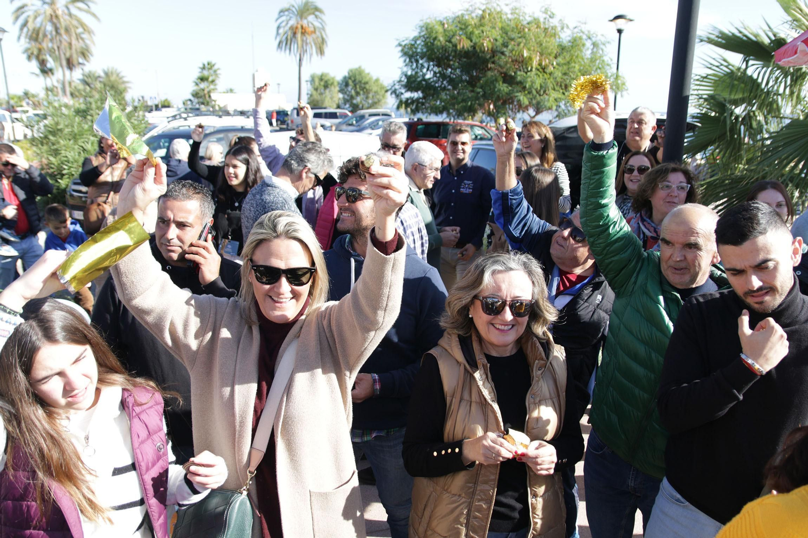 Cientos de personas se juntan en Mojácar para comerse un Ferrero Rocher