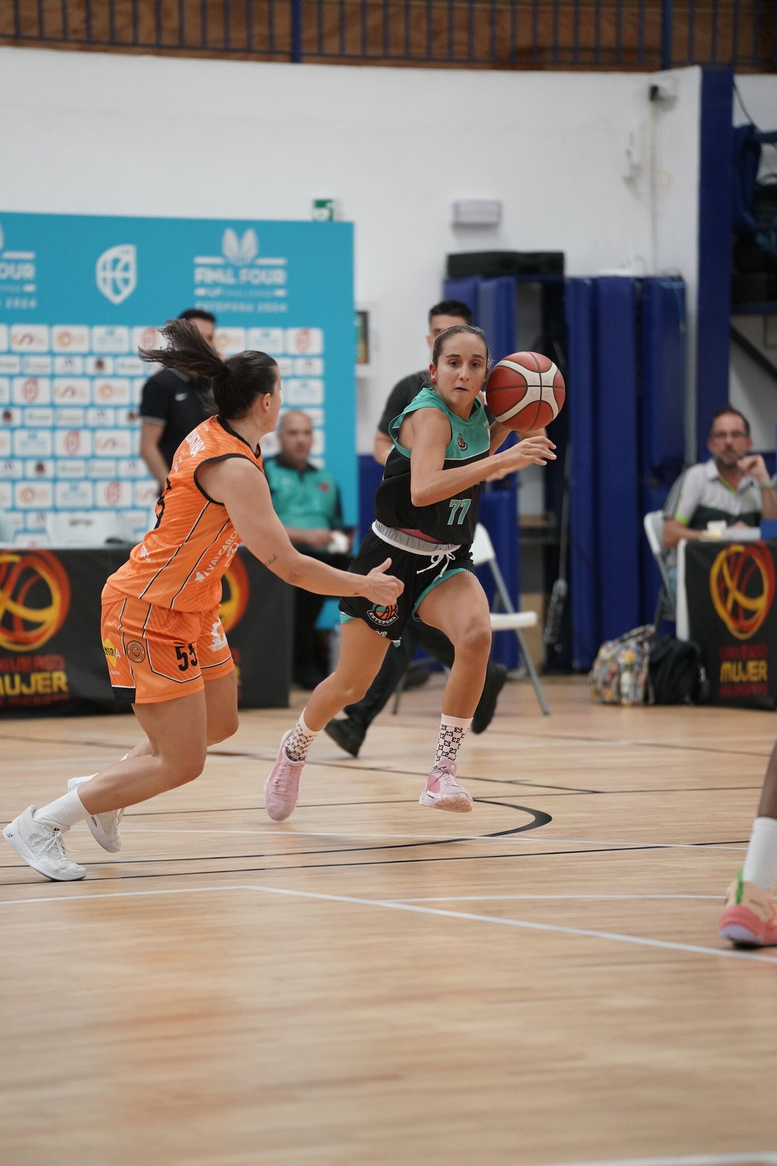 Ambientazo en Estepona para la Final Four de ascenso a Liga Femenina