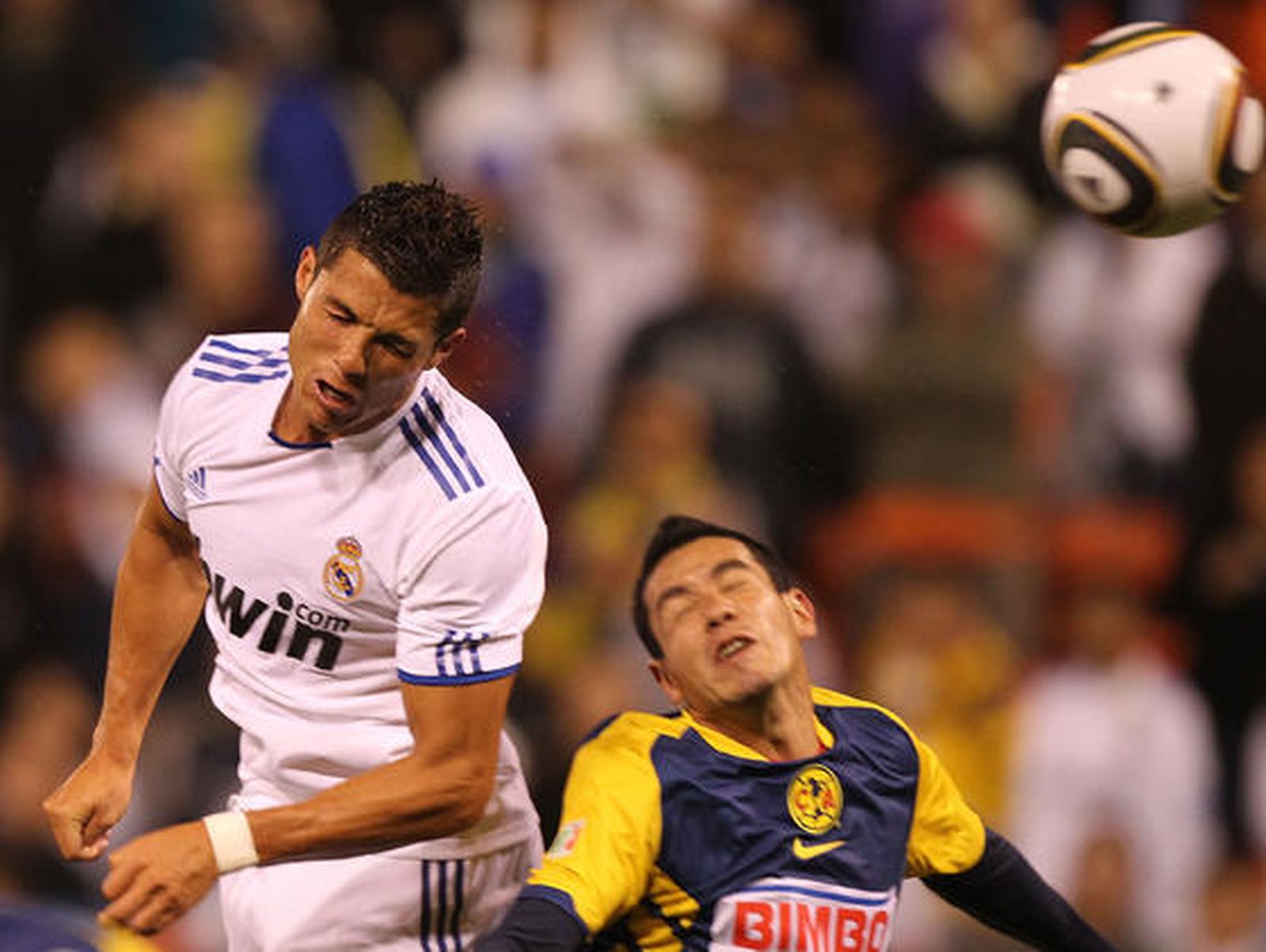 La era de Mourinho con el Real Madrid comenzó de forma triunfal después que el equipo español venciese por 2-3 a las Águilas del América de México, en partido amistoso disputado en el Candlestick Park de San Francisco.  Foto: REUTER