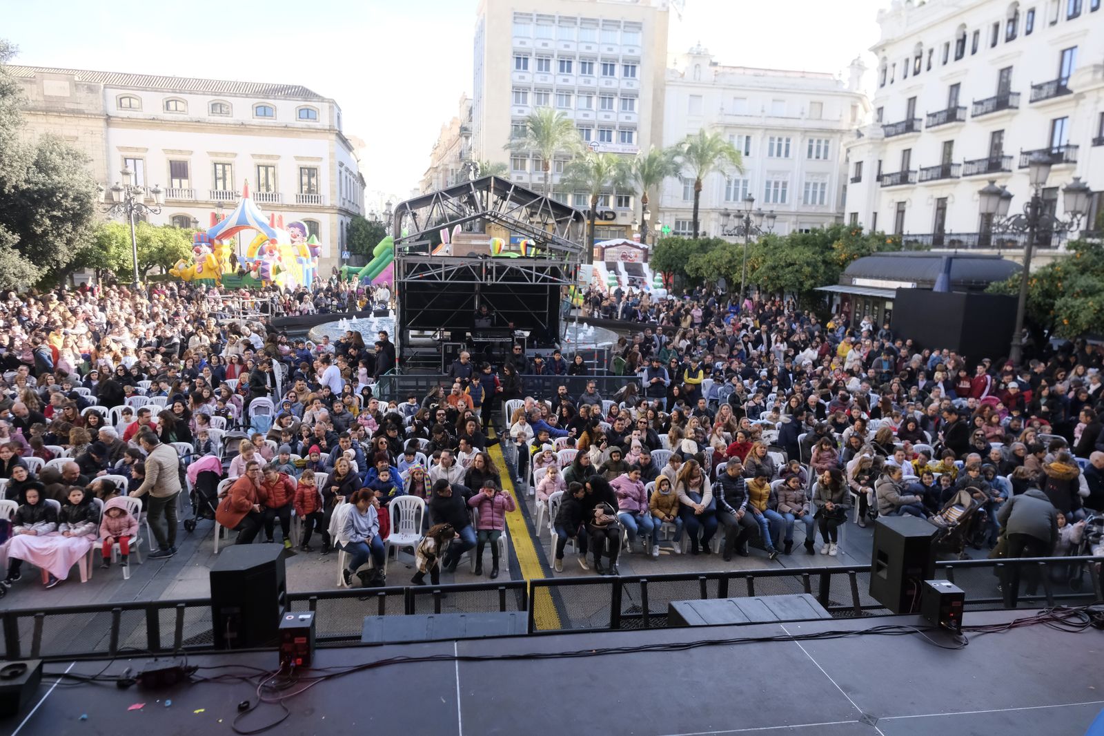 La fiesta infantil de Fin de Año en la plaza de las Tendillas de Córdoba, en imágenes