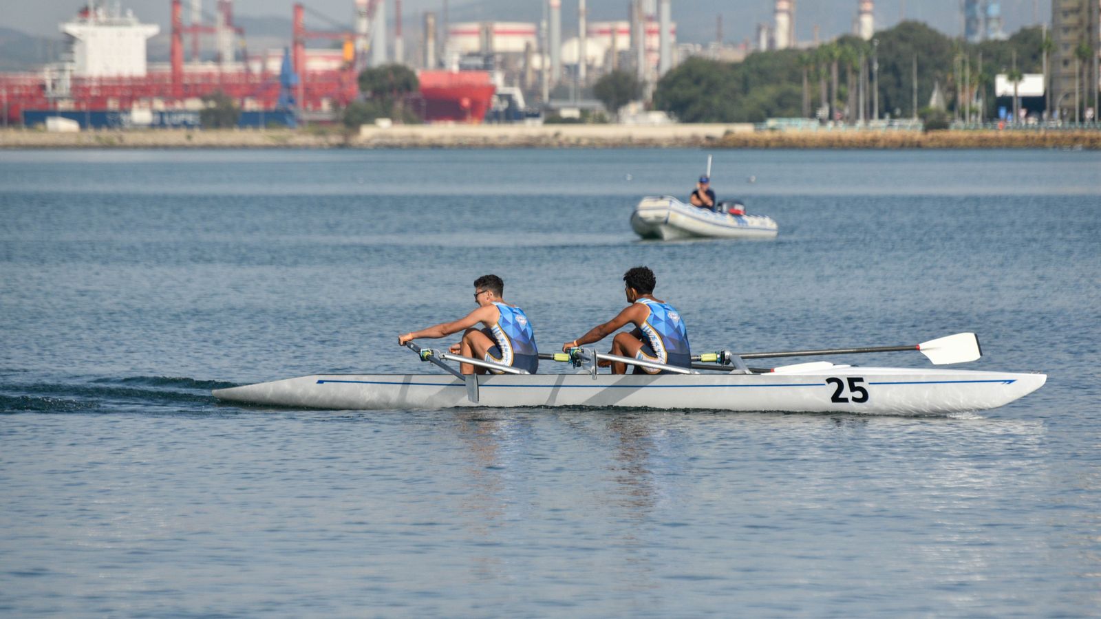 La segunda jornada del Campeonato de España de remo beach-sprint de La Línea, en imágenes