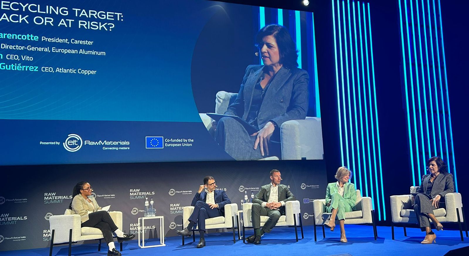 Macarena Gutiérrez interviene en una de las mesas redondas del Raw Materials Summit.