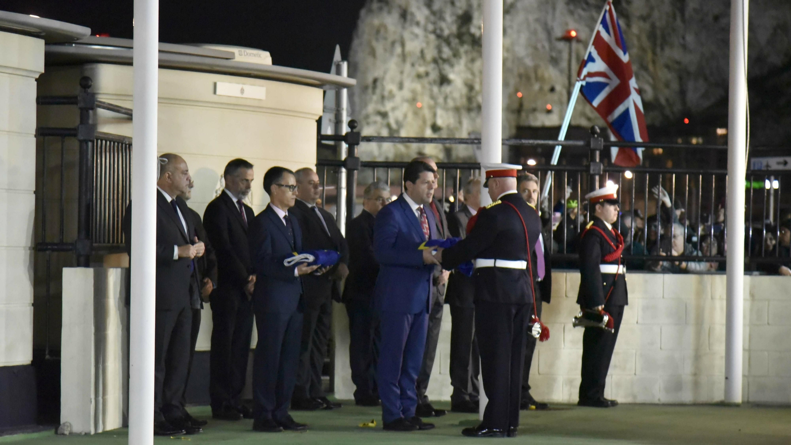 Ceremonia de arriada de la bandera de la Unión Europea en Gibraltar