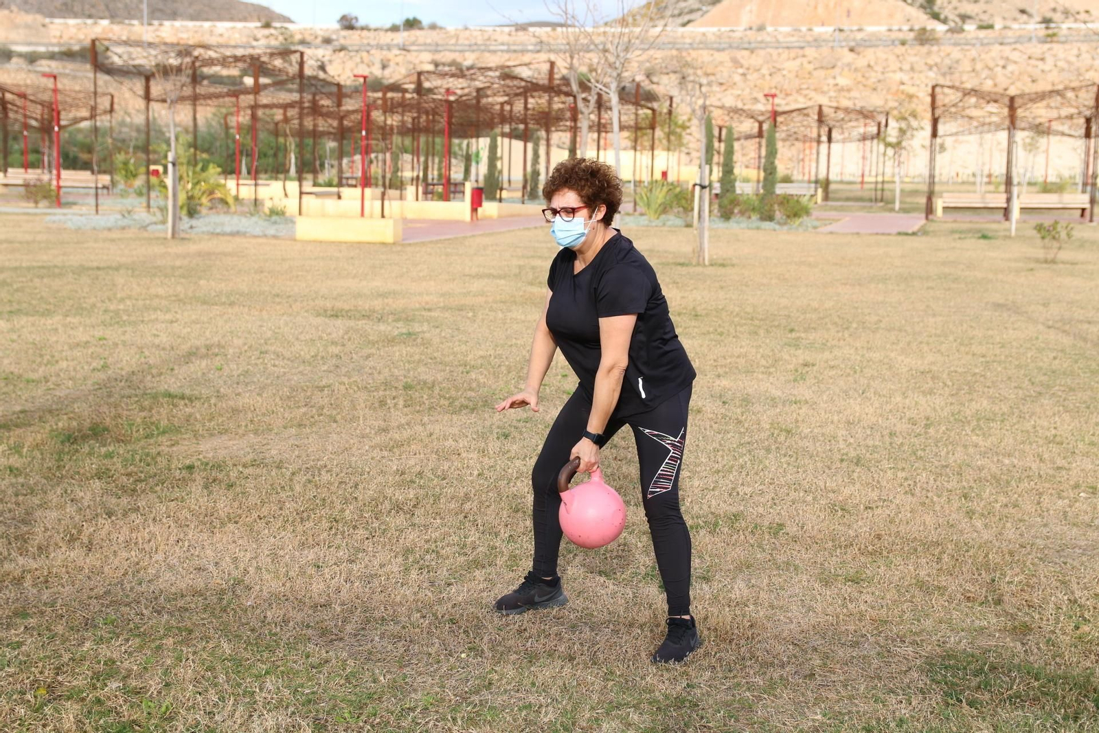 Fotogalería de los gimnasios urbanos en los parques de Almería.