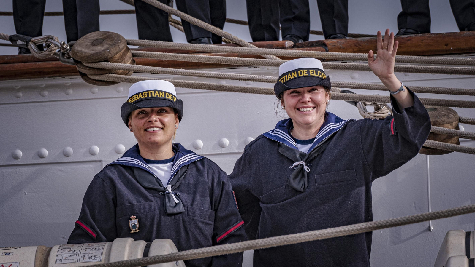 Salida del buque escuela J. S. de Elcano de los muelles de Cádiz para emprender su XCVI Crucero de Instrucción