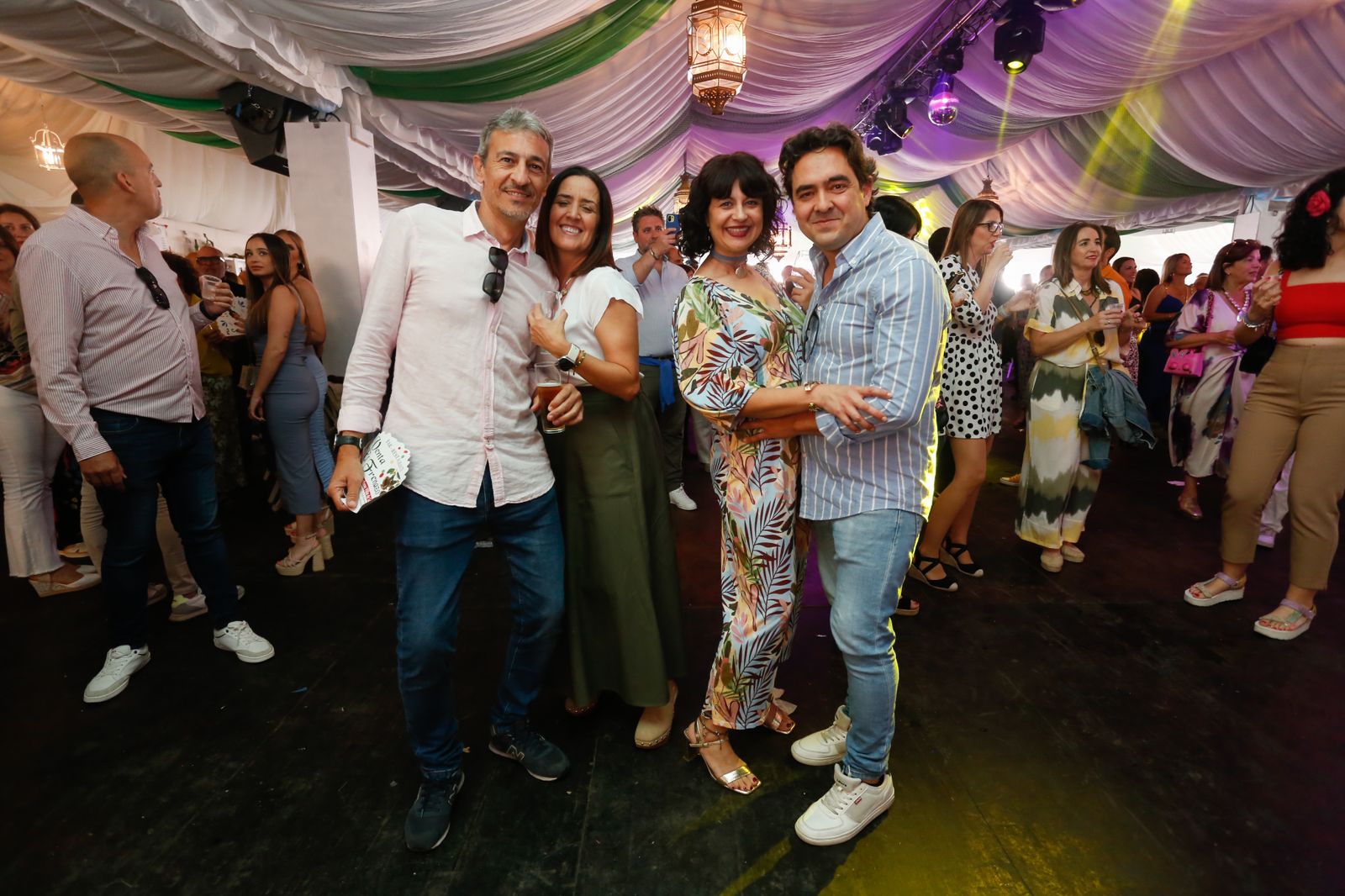 Búscate en la fotos del viernes en la feria de Los Barrios