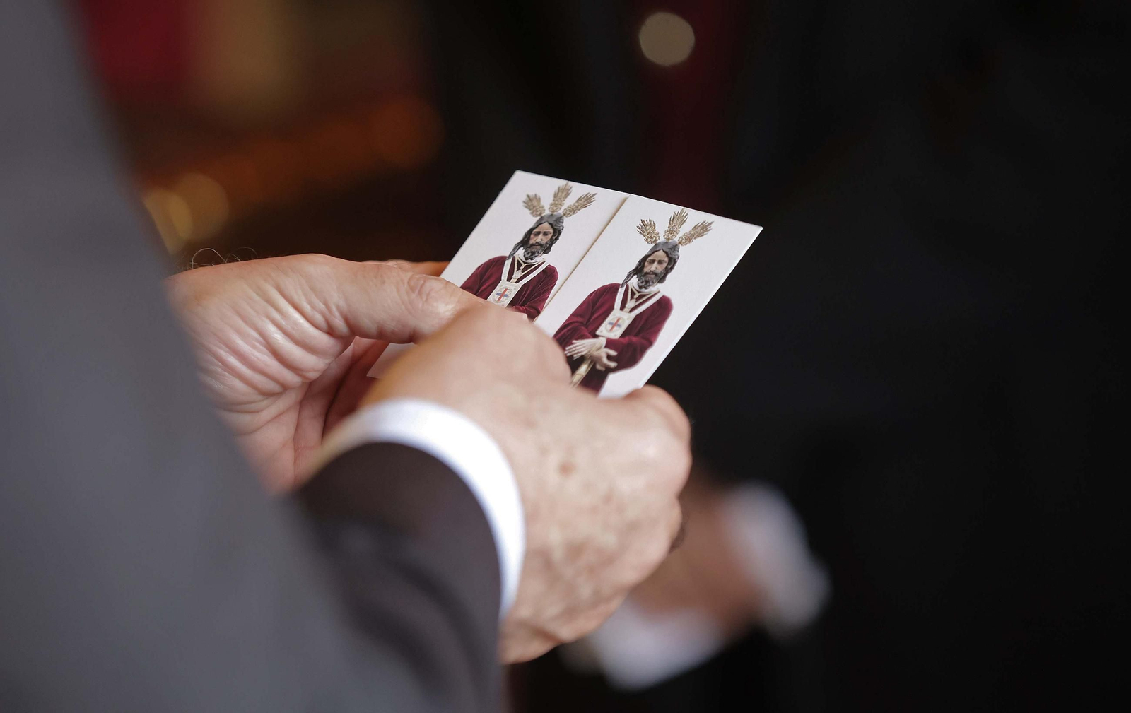 El tradicional besapiés del Cristo de Medinaceli de Algeciras, en imágenes