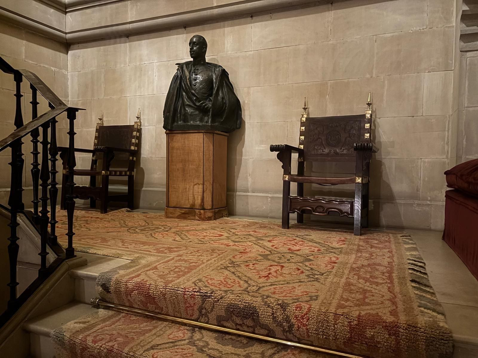 El bronce obra de Mariano Benlliure en la Casa de la Real Maestranza de Caballería de Sevilla