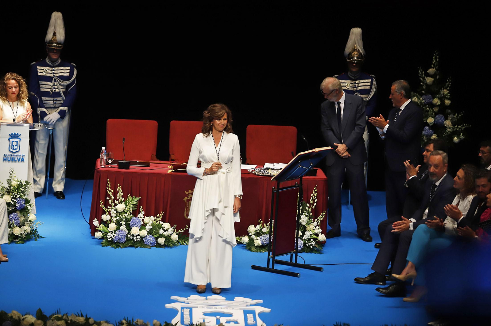 Imágenes de la toma de posesión de Pilar Miranda como alcaldesa de Huelva