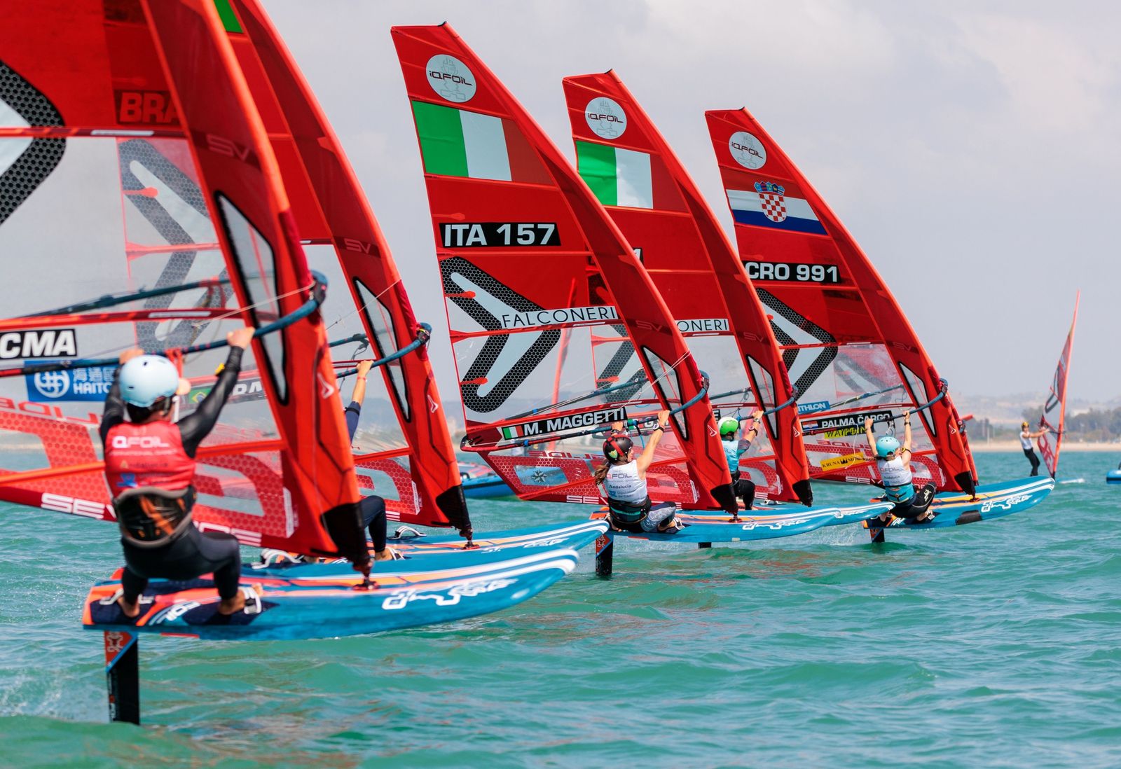 Una imagen de la salida en una de las tres regatas disputadas hoy.