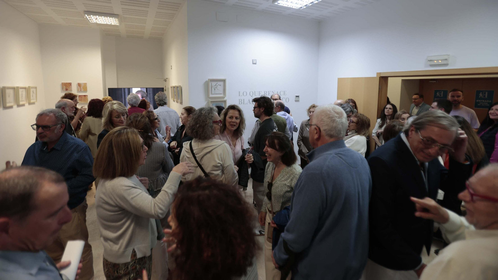 Las fotos de la inauguración de la exposición de Blanca Orozco "Lo que renace"