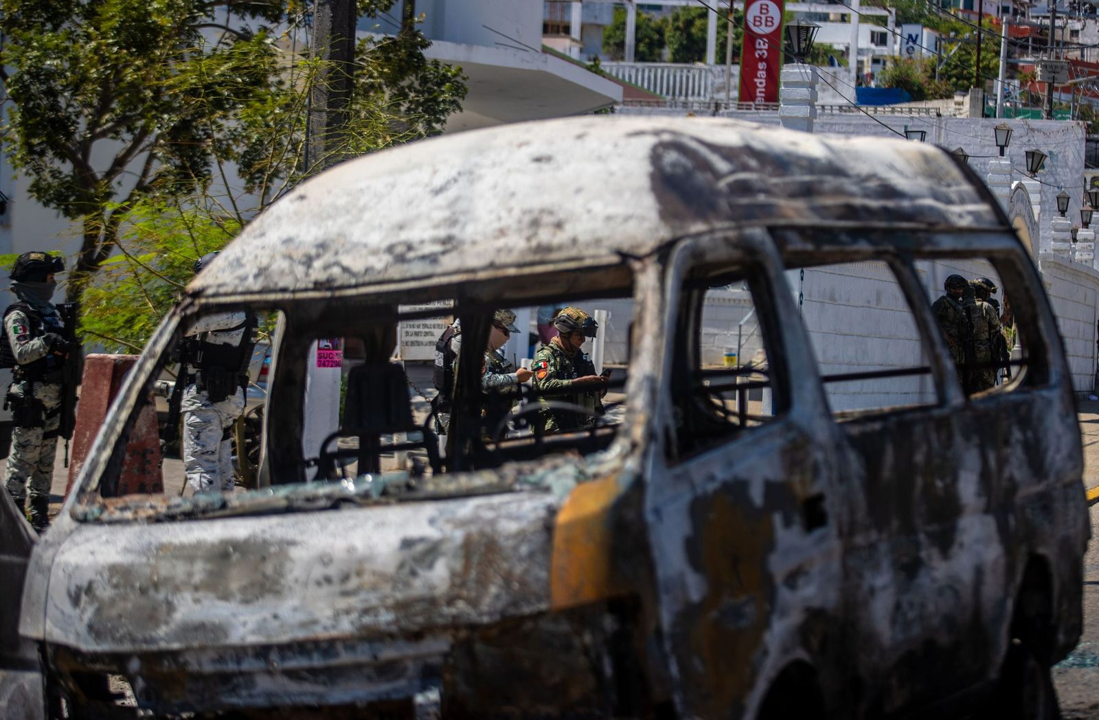 Las fotos de la ola de violencia en México tras la muerte del narco El Mencho