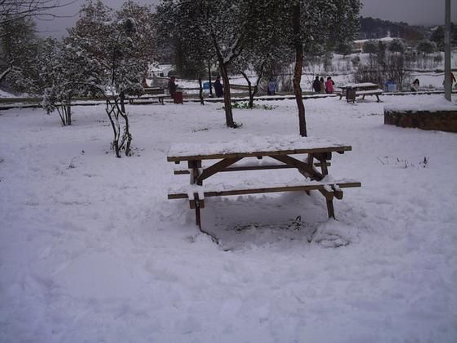 La nieve se muestra en las proximidades de Cazalla./ María del Monte Pozo Lemos