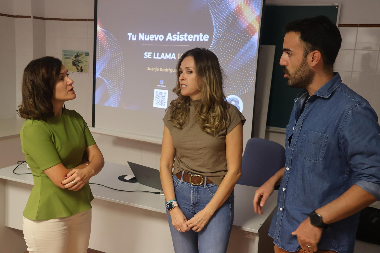 La formación llevó por nombre "Tu nuevo asistente se llama IA"