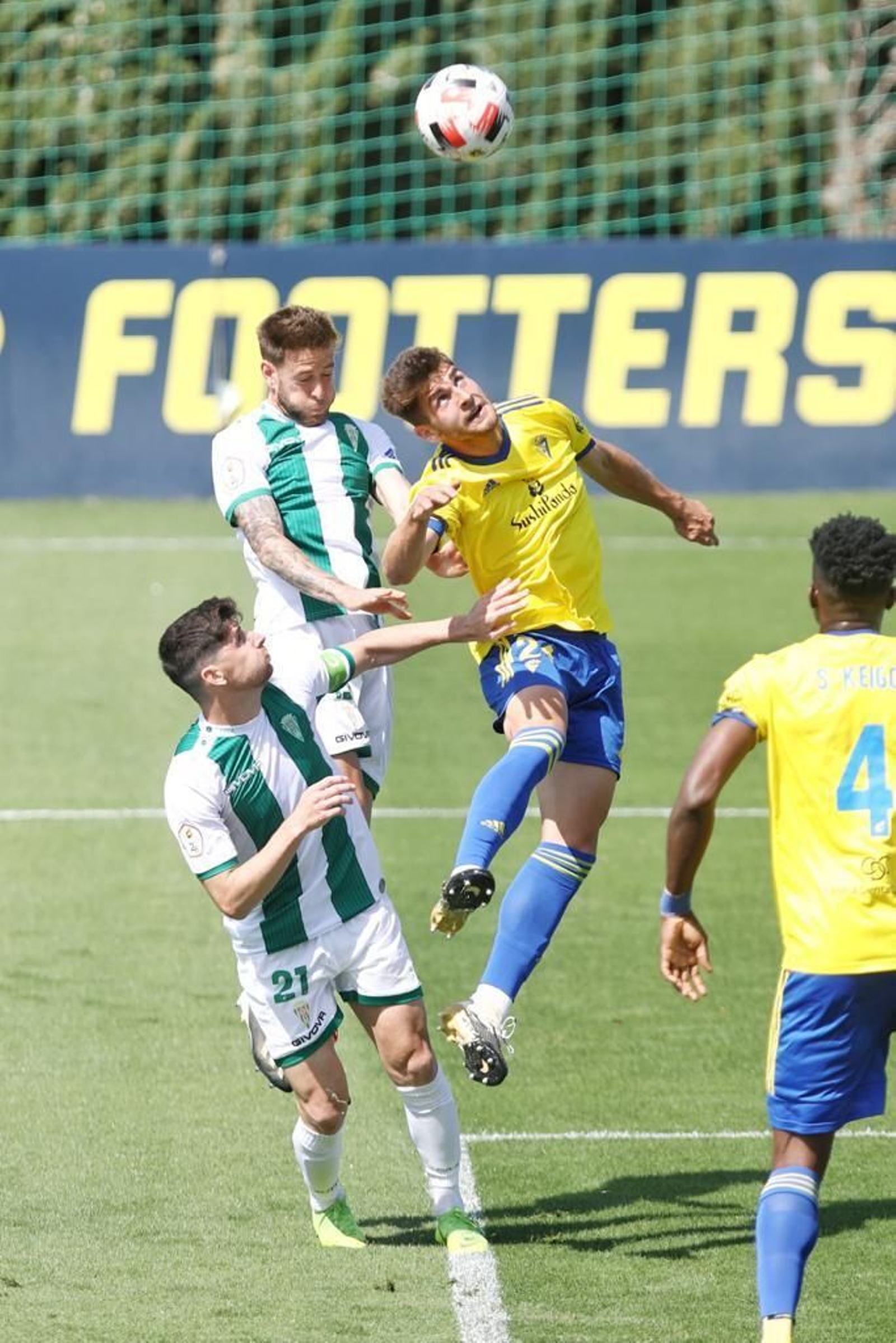 Las imágenes de la derrota del Córdoba CF ante el Cádiz B