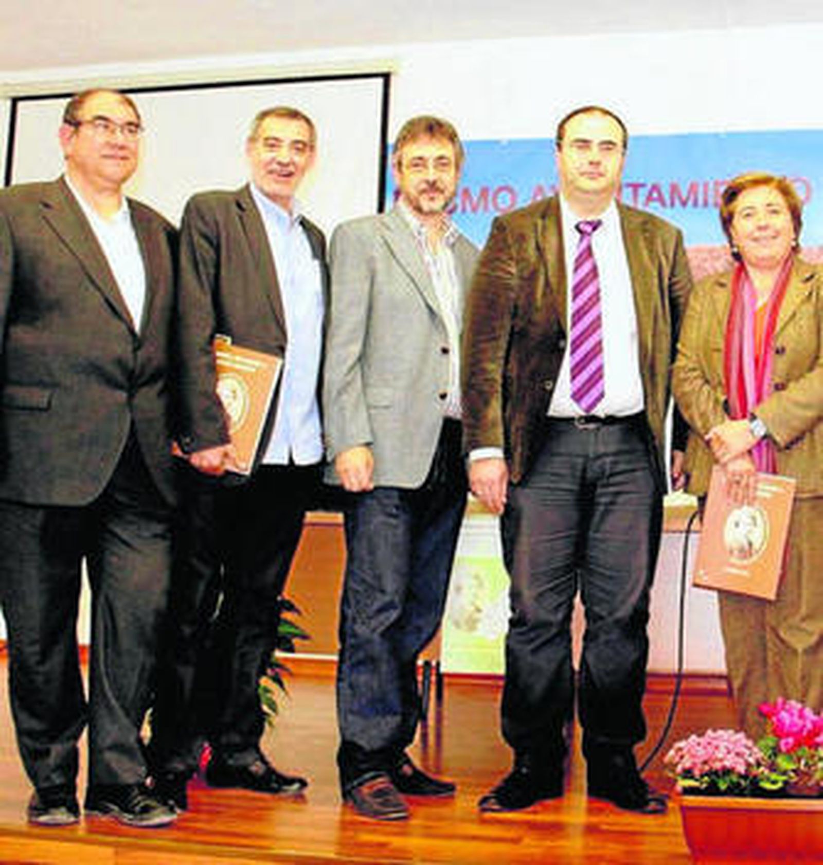 Grima, Cano, Lorrio, Aguilera e Isabel Belmonte, alcaldesa.