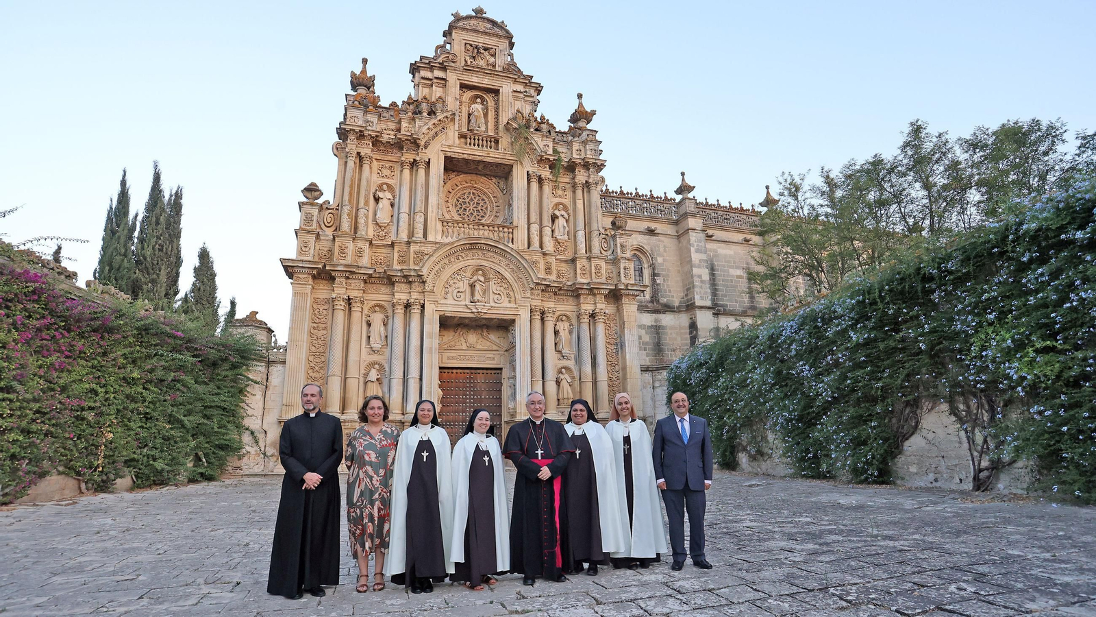 Imágenes de la misa de bienvenida a las hermanas Carmelitas en La Cartuja de Jerez
