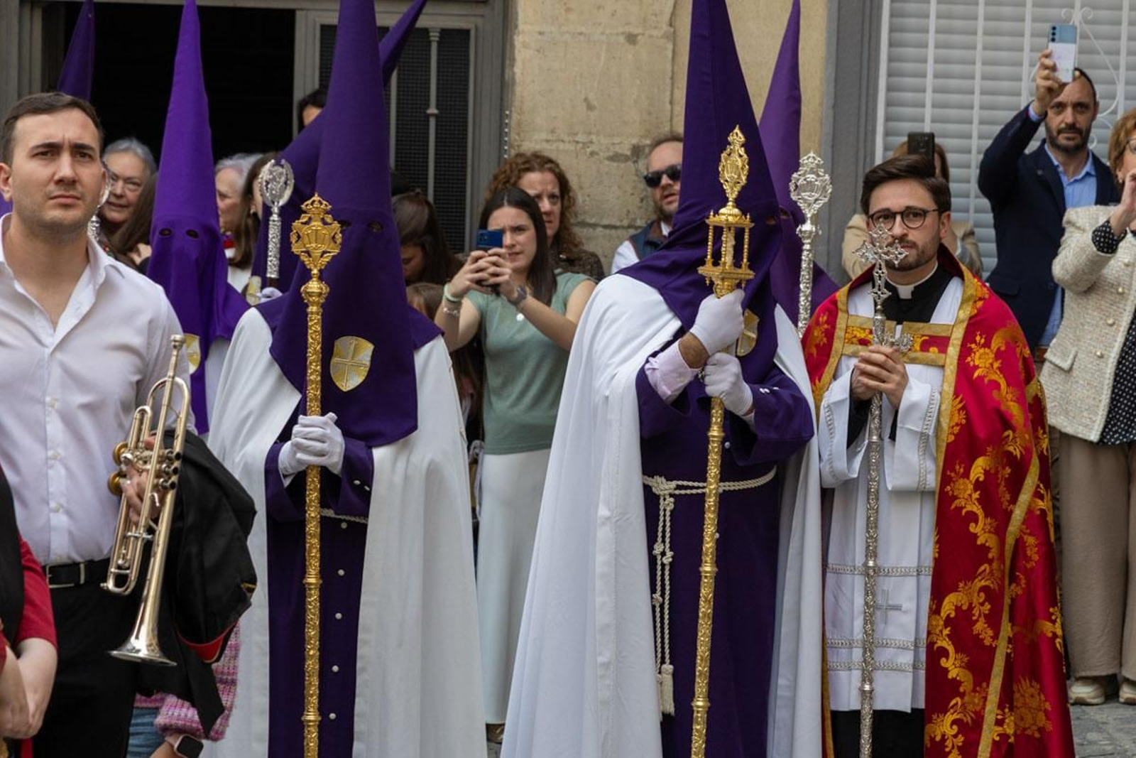 Los jiennenses arropan a las tres cofradías de la tarde en un Domingo de Ramos más caluroso de lo esperado (I)