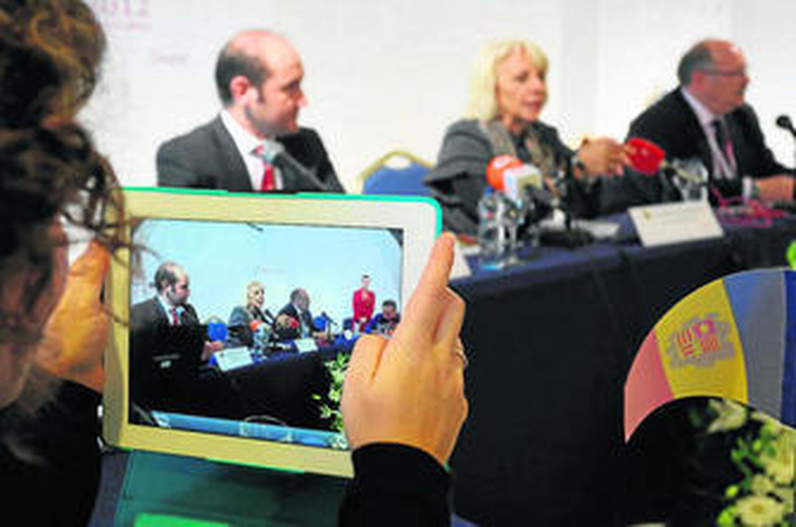 La alcaldesa, durante su intervención de ayer en el comité cultural de la UCCI.