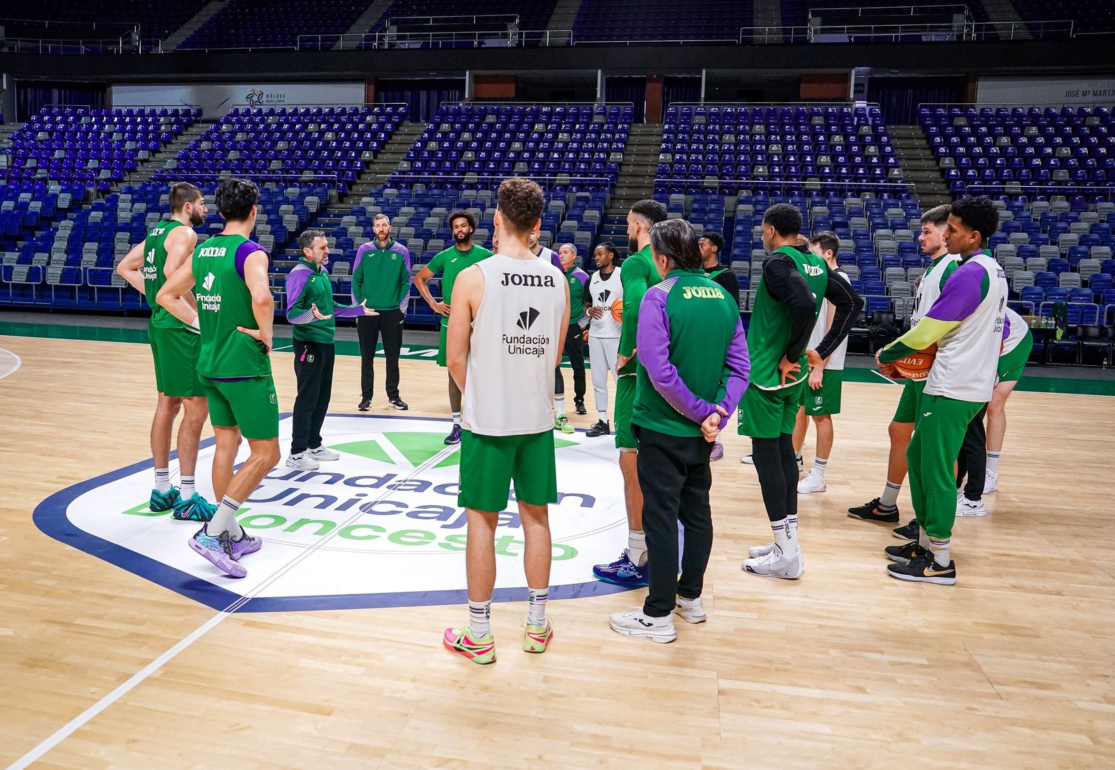 El Unicaja se ejercita en el Carpena y activa el parón navideño