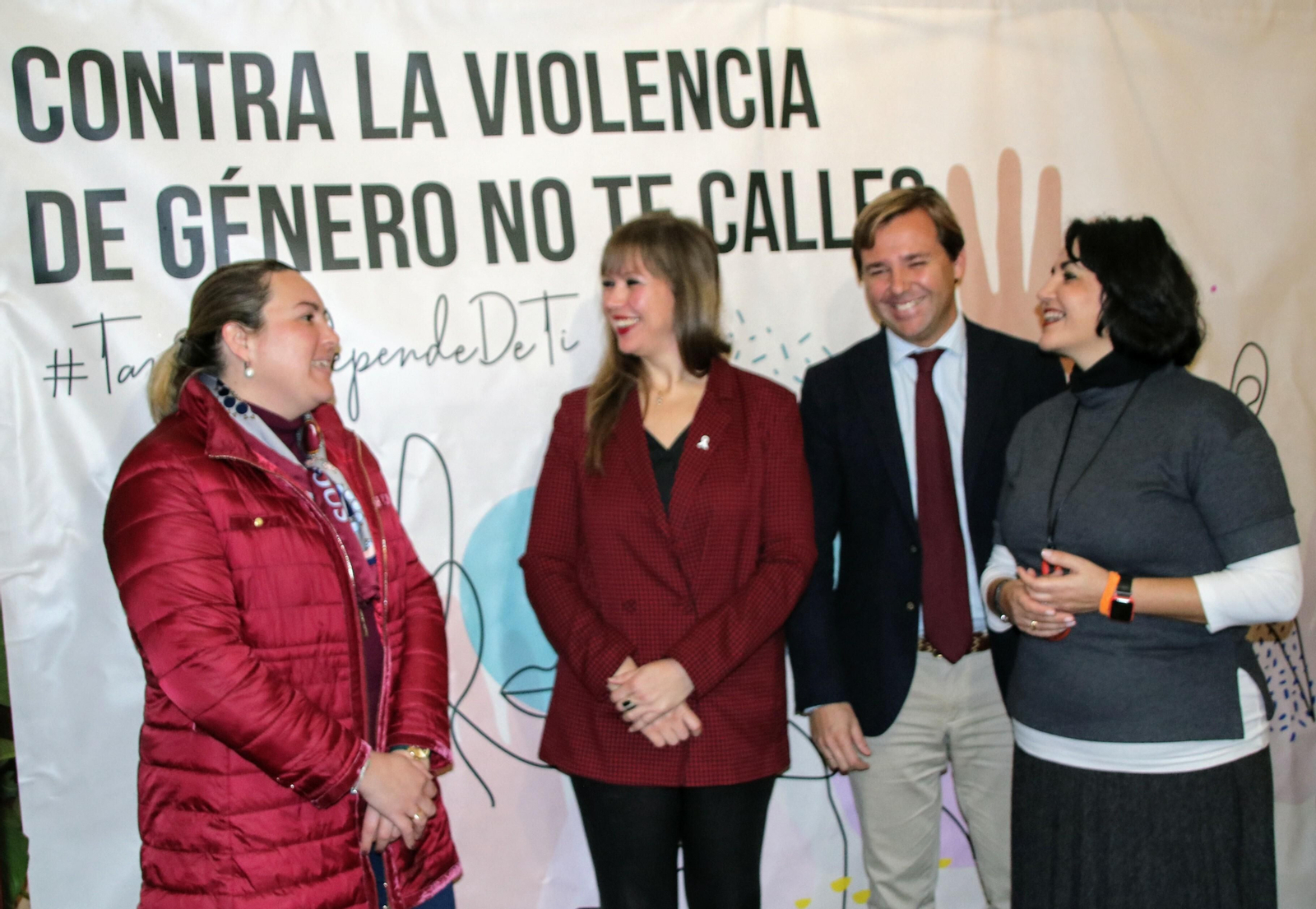 Dirigentes institucionales en la presentación de la campaña del IAM.