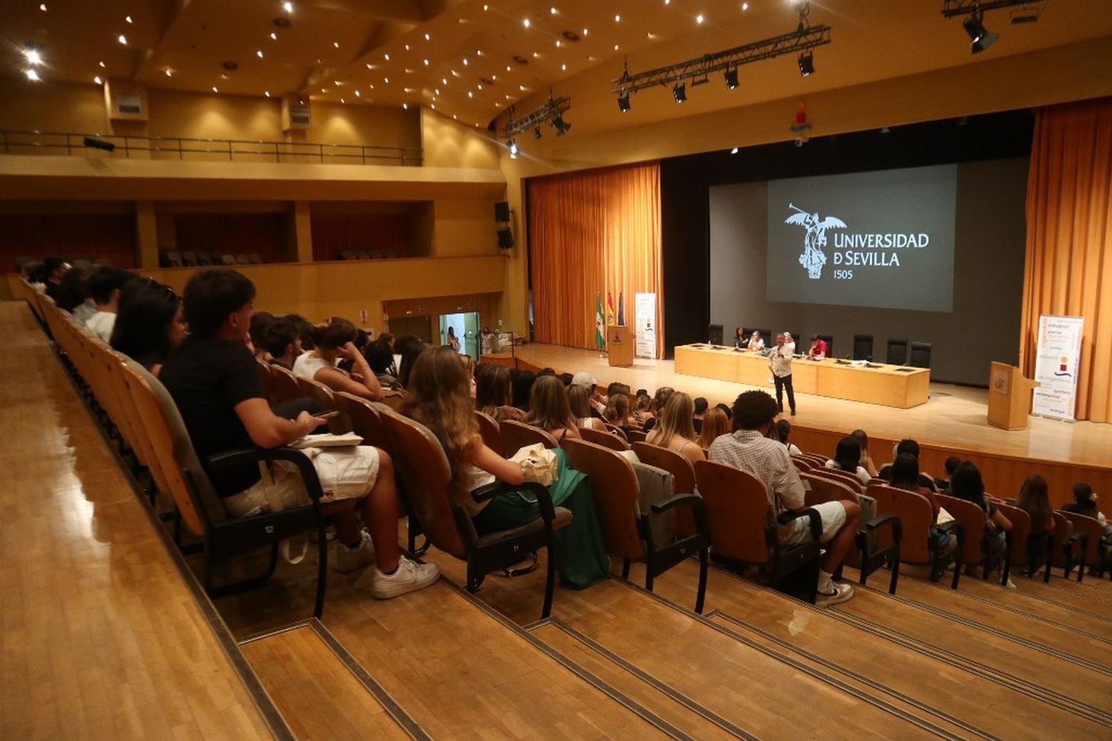 Recibimiento de los estudiantes internacionales en la US.