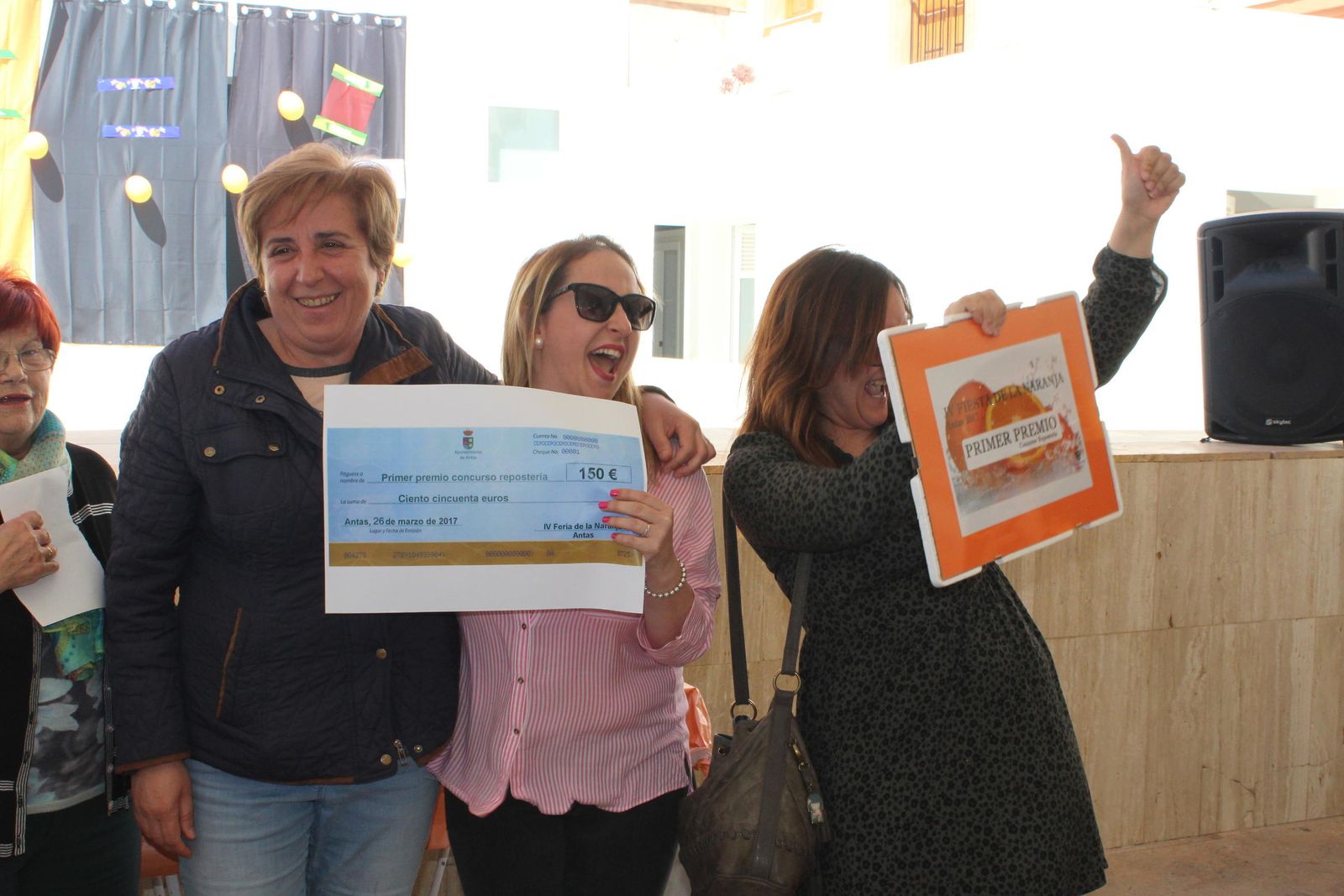 Las imágenes de la particular fiesta de la naranja en Antas