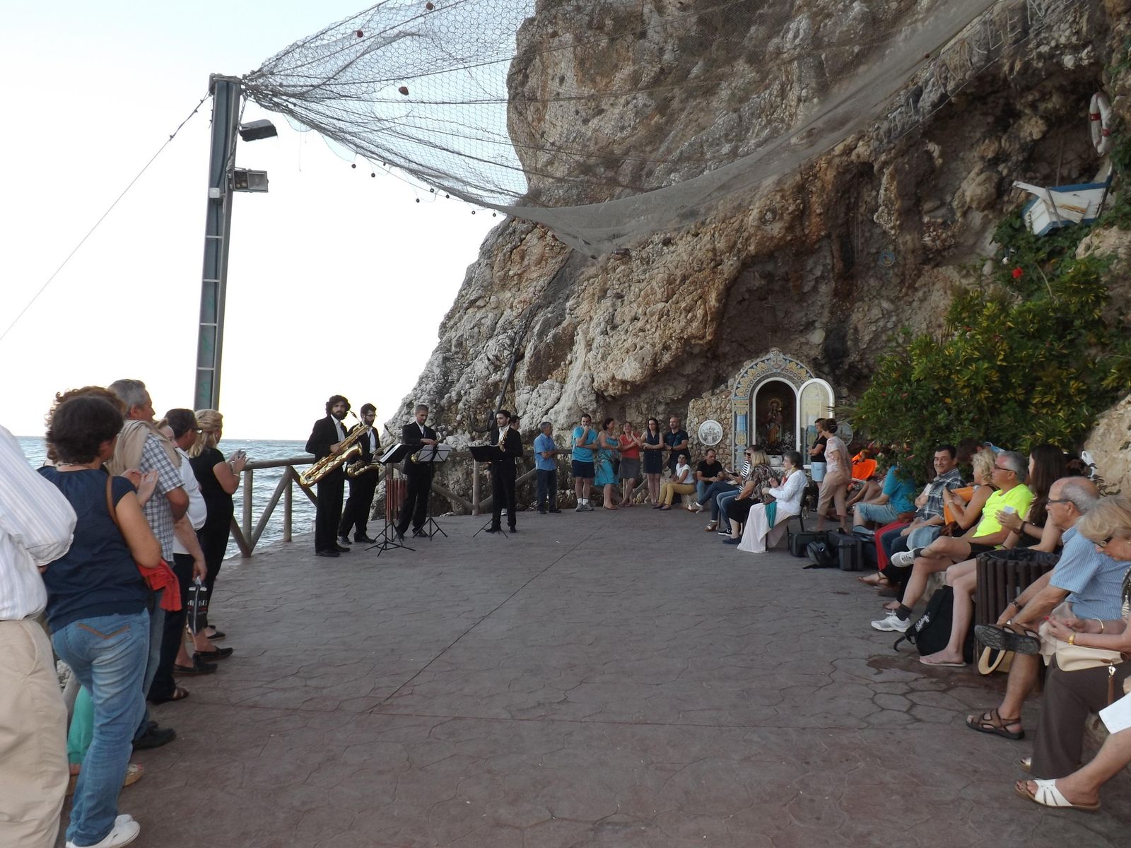 Actuación musical en los túneles de El Cantal.