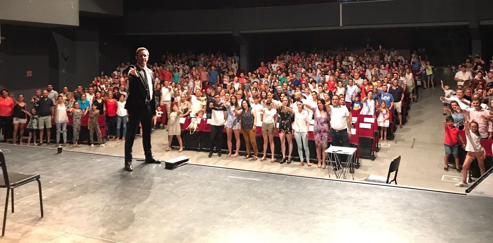 Toni Bright se metió en el bolsillo a todo el respetable.