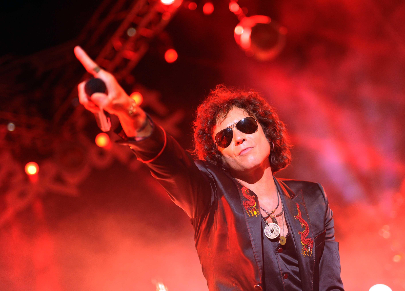 Enrique Bunbury lanza un comunicado explicando los motivos de su retirada