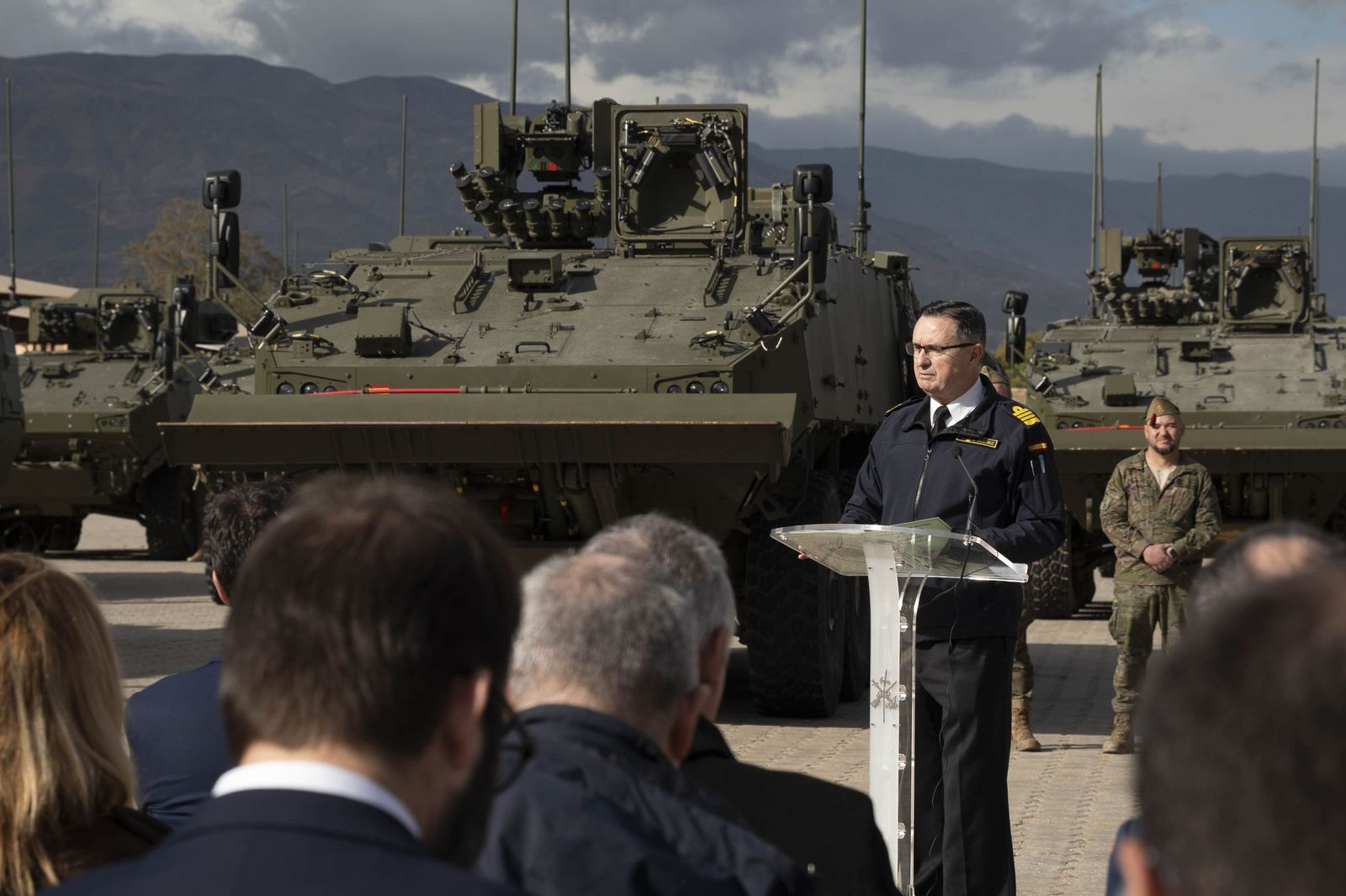 Margarita Robles entrega en Viator los primeros vehículos 8x8 ‘Dragón’ al Ejército de Tierra