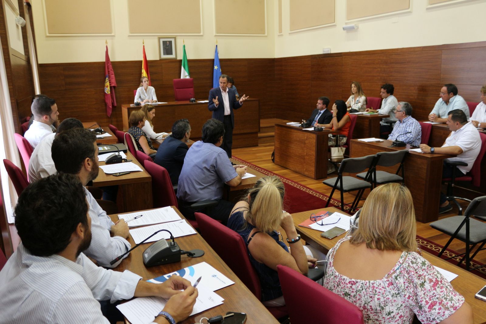 Encuentro de hace un mes entre equipo de gobierno y sector inmobiliario para trabajar conjuntamente en esta iniciativa.