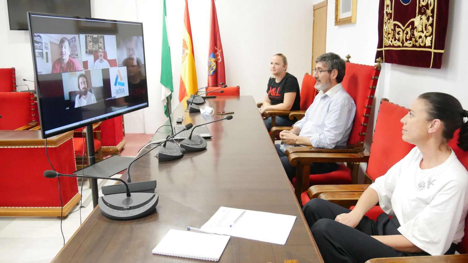 Reunión mantenida por la organización y el Ayuntamiento.