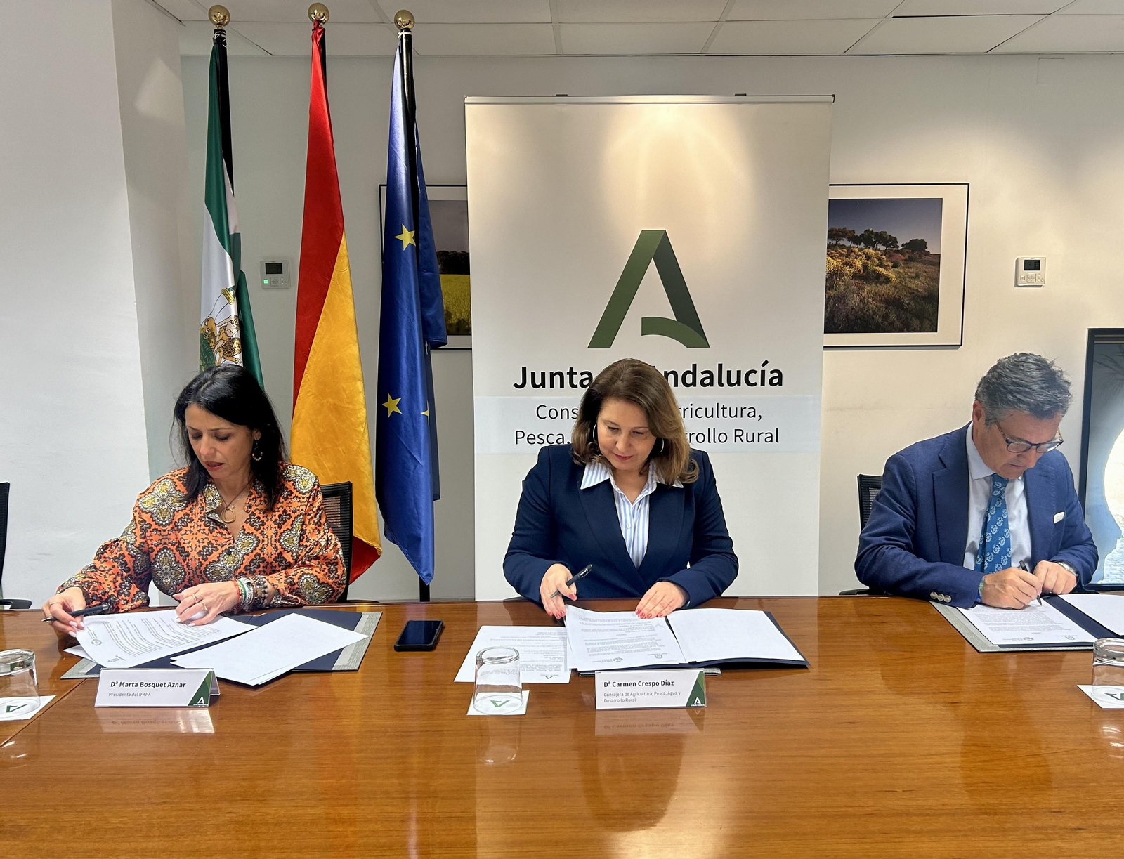 Momento de la firma del acuerdo.