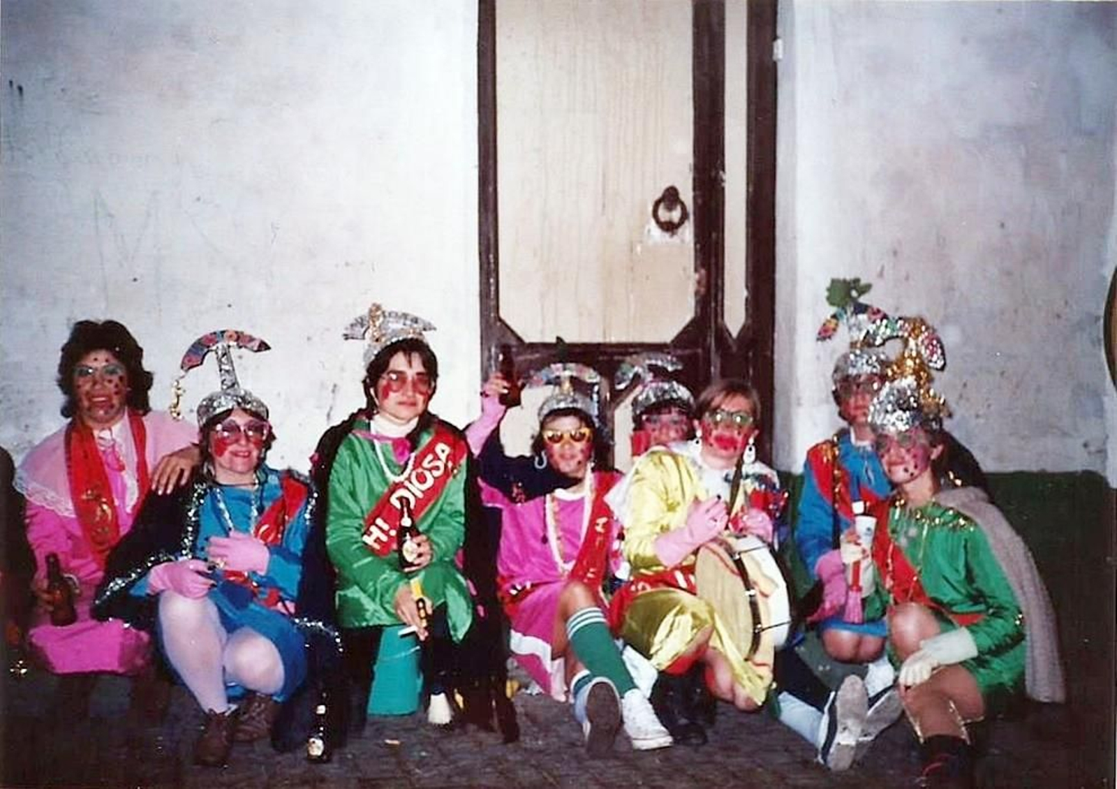 Fotos históricas de la primera chirigota callejera realizada por mujeres