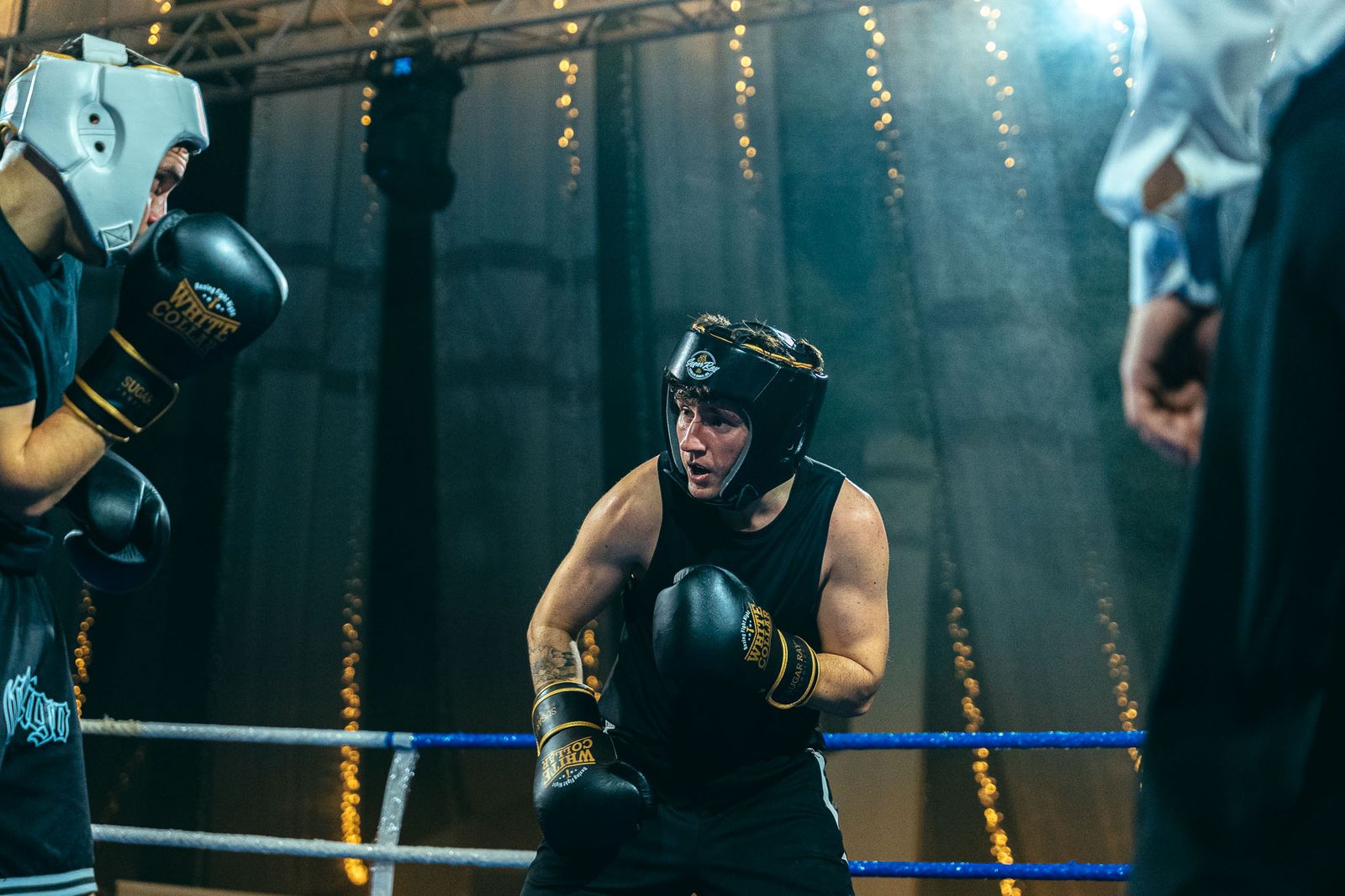 En imágenes: golpes solidarios en una impresionante White Collar Boxing